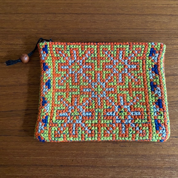 Hand embroidered Pouch - Picture 3 of 4